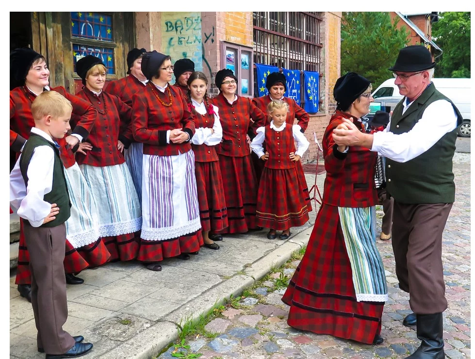 polish-folk-costumes (12)