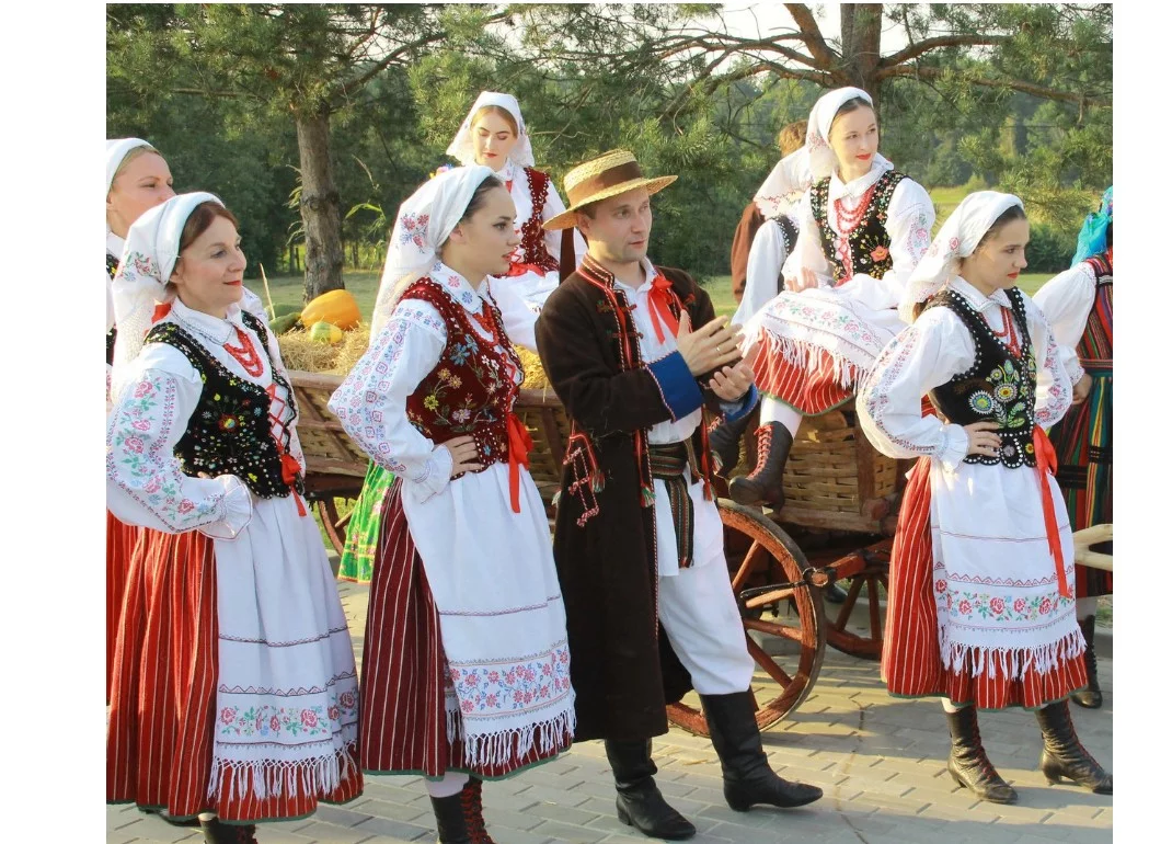 polish-folk-costumes (13)
