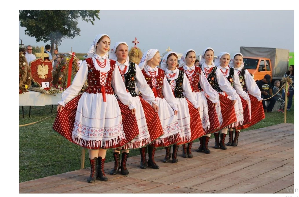 polish-folk-costumes (18)